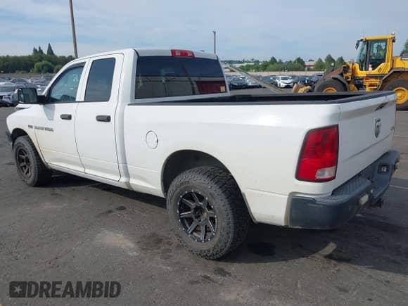 2012 Ram 1500 Express z VIN 1C6RD7FT8CS225966, wystawiony jako IAAI lot #43181465 z przebiegiem 347 015 mil mil oraz . Historia ofert i sprzedaży dostępna na DreamBid. Obrazek 3.