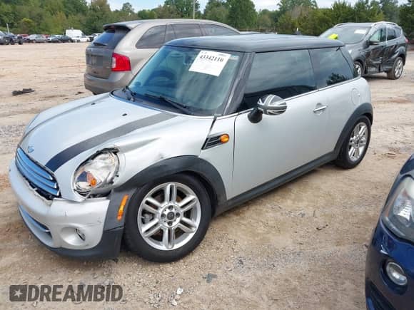 2012 MINI Hardtop с VIN WMWSU3C57CT255749, выставлен на аукционе IAAI как лот 43342110 с пробегом 99 460 миль миль и . История ставок и продаж доступна на DreamBid. Изображение 17.