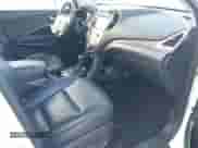 2017 Hyundai Santa Fe SE z VIN KM8SN4HF3HU232571, wystawiony jako IAAI lot #43397555 z przebiegiem 78 180 mil mil oraz . Historia ofert i sprzedaży dostępna na DreamBid. Obrazek 5.