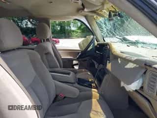 2003 Chevrolet Silverado 1500HD LS z VIN 1GCGK13U23F157723, wystawiony jako IAAI lot #42259172 z przebiegiem 220 960 mil mil oraz . Historia ofert i sprzedaży dostępna na DreamBid. Obrazek 5.