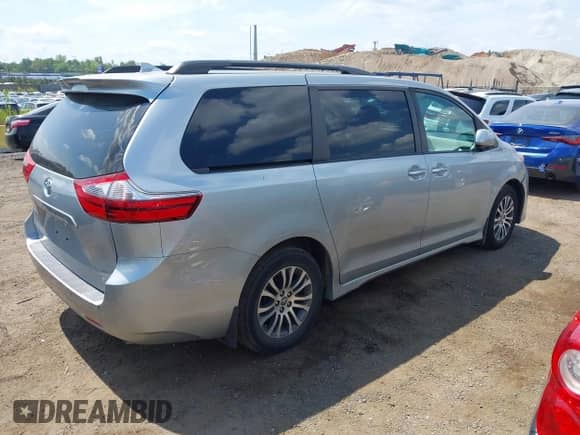 2020 Toyota Sienna XLE Auto Access Seat z VIN 5TDYZ3DC0LS035217, wystawiony jako IAAI lot #42960907 z przebiegiem 95 376 mil mil oraz . Historia ofert i sprzedaży dostępna na DreamBid. Obrazek 4.