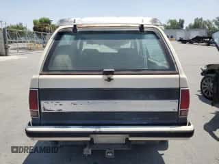 1985 Chevrolet Blazer z VIN 1G8CT18B5F8156619, wystawiony jako Copart lot #61977745 z przebiegiem 22 993 mil mil oraz Czysty tytuł • Clean title. Historia ofert i sprzedaży dostępna na DreamBid. Obrazek 6.