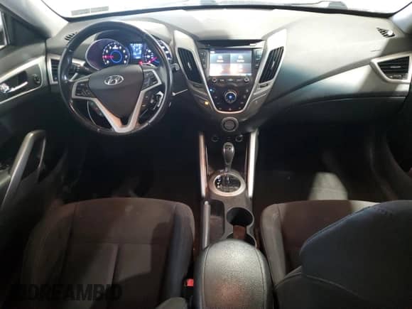 2015 Hyundai Veloster z VIN KMHTC6AD5FU243986, wystawiony jako Copart lot #84944785 z przebiegiem 67 979 mil mil oraz Szkoda całkowita • Salvage title. Historia ofert i sprzedaży dostępna na DreamBid. Obrazek 8.