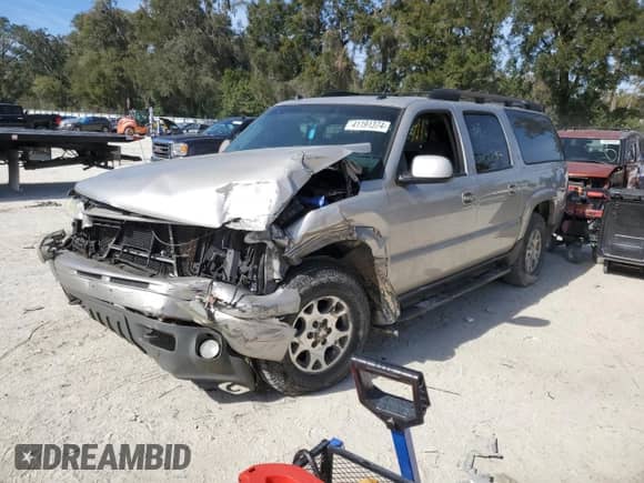 2005 Chevrolet Suburban LS z VIN 3GNFK16ZX5G119832, wystawiony jako Copart lot #71104274 z przebiegiem 323 542 mil mil oraz Nie do naprawy • Non repairable. Historia ofert i sprzedaży dostępna na DreamBid. Obrazek 1.
