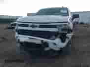 2022 Chevrolet Silverado 1500 RST z VIN 3GCUDEET5NG690627, wystawiony jako IAAI lot #41832932 z przebiegiem 39 435 mil mil oraz . Historia ofert i sprzedaży dostępna na DreamBid. Obrazek 6.