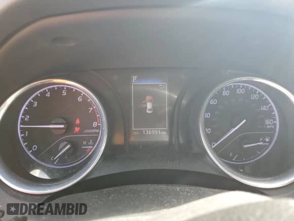 2020 Toyota Camry LE z VIN 4T1C11AK6LU360494, wystawiony jako Copart lot #81954155 z przebiegiem 136 991 mil mil oraz Szkoda całkowita • Salvage title. Historia ofert i sprzedaży dostępna na DreamBid. Obrazek 9.