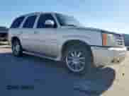 2006 Cadillac Escalade с VIN 1GYEC63N66R138258, выставлен на аукционе Copart как лот 55651135 с пробегом 319 783 миль миль и Списание • Salvage title. История ставок и продаж доступна на DreamBid. Изображение 4.
