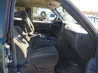 2005 Chevrolet Silverado 1500 Work Truck z VIN 1GCEK19V45Z158588, wystawiony jako IAAI lot #43531842 z przebiegiem 265 675 mil mil oraz . Historia ofert i sprzedaży dostępna na DreamBid. Obrazek 5.