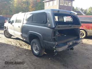2001 Chevrolet Silverado 1500HD LS z VIN 1GCGC13U61F203824, wystawiony jako IAAI lot #40522607 z przebiegiem 184 315 mil mil oraz . Historia ofert i sprzedaży dostępna na DreamBid. Obrazek 3.