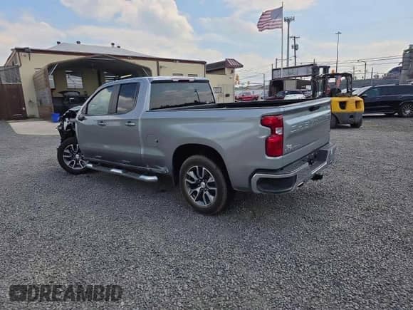 2023 Chevrolet Silverado 1500 LT с VIN 1GCRDDED4PZ296449, выставлен на аукционе Copart как лот 70323415 с пробегом 15 540 миль миль и Списание • Salvage title. История ставок и продаж доступна на DreamBid. Изображение 2.