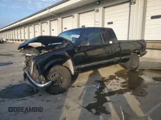 1996 Chevrolet Silverado 1500 с VIN 1GCEC19R3TE226870, выставлен на аукционе Copart как лот 80830535 с пробегом 281 997 миль миль и Списание • Salvage title. История ставок и продаж доступна на DreamBid. Изображение 1.
