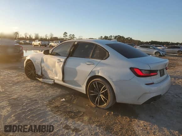 2022 BMW 3 Series 330e с VIN 3MW5P7J05N8C64284, выставлен на аукционе Copart как лот 47860785 с пробегом 45 901 миль миль и Списание • Salvage title. История ставок и продаж доступна на DreamBid. Изображение 2.