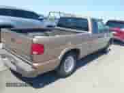 2002 Chevrolet S-10 LS с VIN 1GCCS19W228136090, выставлен на аукционе IAAI как лот 42666846 с пробегом 93 046 миль миль и . История ставок и продаж доступна на DreamBid. Изображение 4.