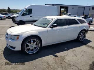 2008 Dodge Magnum with VIN 2D4FV47T18H118510, listed as a Copart auction lot 69825175 with 157,438 mi miles and Salvage title. Bid and sale history available at DreamBid. Image 1.