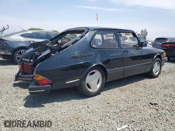 1985 Saab 900 with VIN YS3AT35L8F1031671, listed as a Copart auction lot 58938965 with 139,641 mi miles and Salvage title. Bid and sale history available at DreamBid. Image 3.