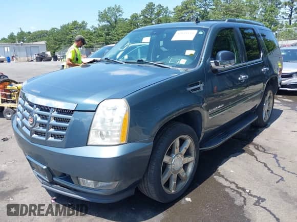 2008 Cadillac Escalade с VIN 1GYFK63868R264589, выставлен на аукционе IAAI как лот 42828139 с пробегом 113 713 миль миль и . История ставок и продаж доступна на DreamBid. Изображение 18.