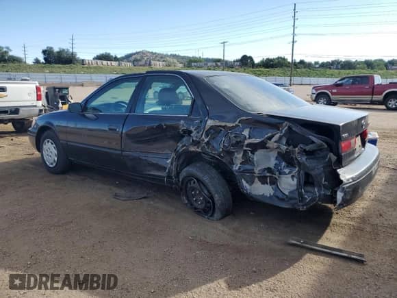 1999 Toyota Camry LE z VIN 4T1BG22KXXU445651, wystawiony jako Copart lot #80524465 z przebiegiem 217 074 mil mil oraz Szkoda całkowita • Salvage title. Historia ofert i sprzedaży dostępna na DreamBid. Obrazek 2.