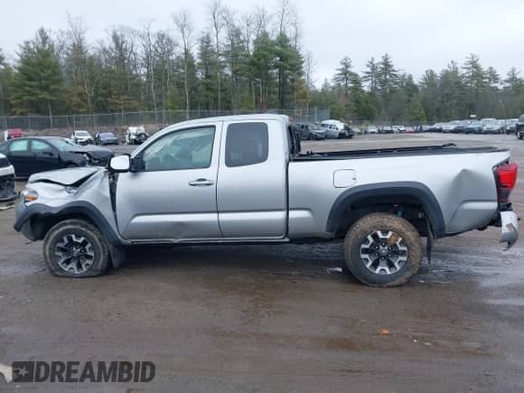 2018 Toyota Tacoma SR5 с VIN 5TFSZ5AN4JX156296, выставлен на аукционе IAAI как лот 41911608 с пробегом 105 340 миль миль и . История ставок и продаж доступна на DreamBid. Изображение 18.