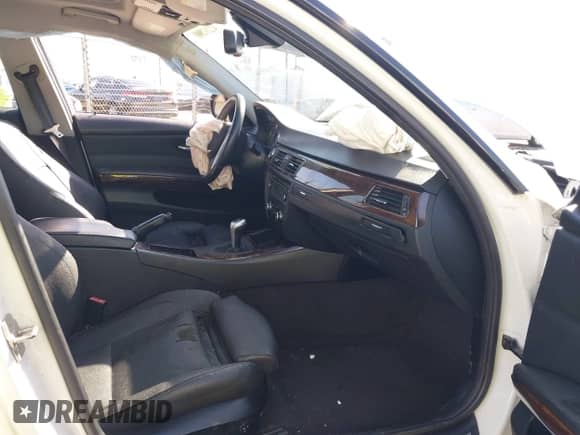 2011 BMW 3 Series 328i с VIN WBAPH7C57BE126396, выставлен на аукционе IAAI как лот 42202901 с пробегом Не указан миль и . История ставок и продаж доступна на DreamBid. Изображение 5.