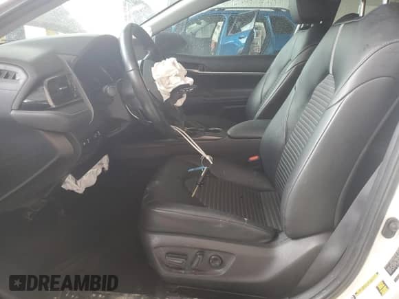 2021 Toyota Camry SE z VIN 4T1G11AK8MU600146, wystawiony jako Copart lot #67605565 z przebiegiem 84 937 mil mil oraz Szkoda całkowita • Salvage title. Historia ofert i sprzedaży dostępna na DreamBid. Obrazek 7.