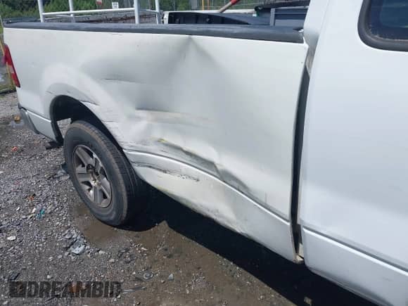 2006 Ford F-150 XL z VIN 1FTRF12W66NA02442, wystawiony jako IAAI lot #42757215 z przebiegiem 264 506 mil mil oraz . Historia ofert i sprzedaży dostępna na DreamBid. Obrazek 12.