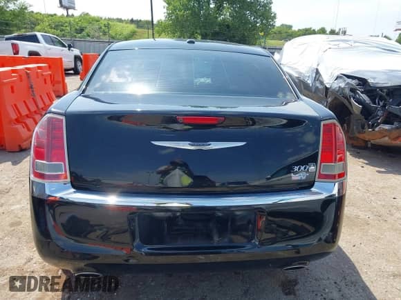 2013 Chrysler 300 с VIN 2C3CCAAG2DH743142, выставлен на аукционе IAAI как лот 42679444 с пробегом 153 218 миль миль и . История ставок и продаж доступна на DreamBid. Изображение 17.