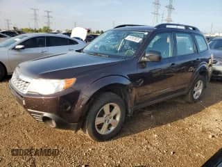 2013 Subaru Forester X z VIN JF2SHABC5DH410672, wystawiony jako Copart lot #81267825 z przebiegiem 172 069 mil mil oraz Szkoda całkowita • Salvage title. Historia ofert i sprzedaży dostępna na DreamBid. Obrazek 1.