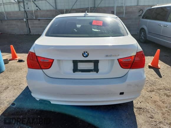 2011 BMW 3 Series 328i с VIN WBAPH5C57BF094371, выставлен на аукционе Copart как лот 80854585 с пробегом Не указан миль и Списание • Salvage title. История ставок и продаж доступна на DreamBid. Изображение 6.