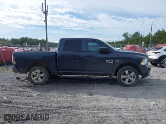 2018 Ram 1500 Express z VIN 1C6RR6KT4JS340854, wystawiony jako IAAI lot #41679041 z przebiegiem 127 652 mil mil oraz . Historia ofert i sprzedaży dostępna na DreamBid. Obrazek 13.