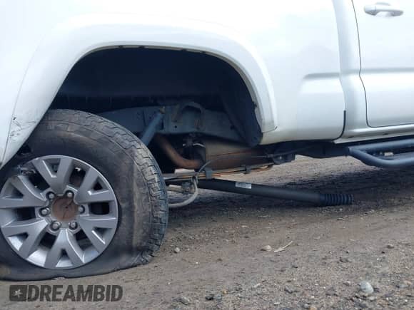 2019 Toyota Tacoma SR5 with VIN 5TFDZ5BN5KX044728, listed as a IAAI auction lot 43150392 with 147,827 mi miles and . Bid and sale history available at DreamBid. Image 12.