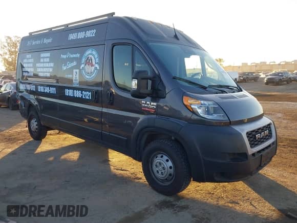 2022 Ram ProMaster Cargo z VIN 3C6LRVDGXNE136133, wystawiony jako IAAI lot #41072160 z przebiegiem 38 139 mil mil oraz . Historia ofert i sprzedaży dostępna na DreamBid. Obrazek 1.