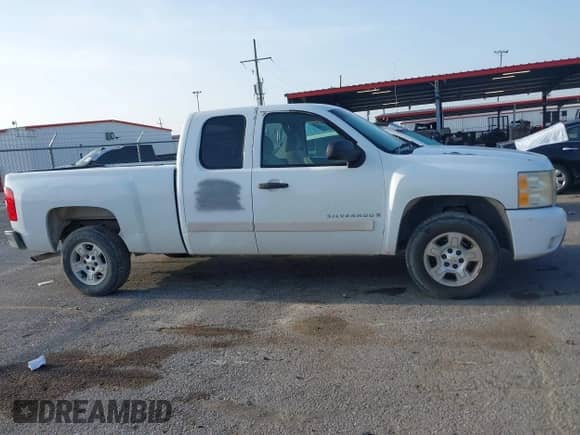 2007 Chevrolet Silverado 1500 1LT z VIN 1GCEC19J87Z522900, wystawiony jako IAAI lot #42629468 z przebiegiem 218 946 mil mil oraz . Historia ofert i sprzedaży dostępna na DreamBid. Obrazek 13.