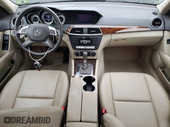 2013 Mercedes-Benz C 300 Sport z VIN WDDGF8AB2DR270799, wystawiony jako Copart lot #84885665 z przebiegiem 100 854 mil mil oraz Szkoda całkowita • Salvage title. Historia ofert i sprzedaży dostępna na DreamBid. Obrazek 8.
