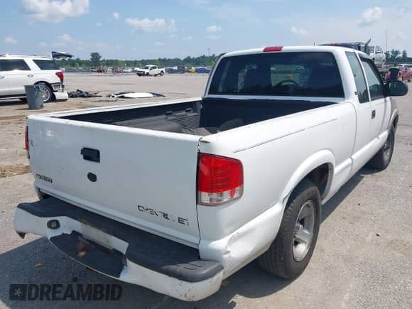 2003 Chevrolet S-10 LS с VIN 1GCCS19X538175721, выставлен на аукционе IAAI как лот 42881022 с пробегом 212 835 миль миль и . История ставок и продаж доступна на DreamBid. Изображение 4.