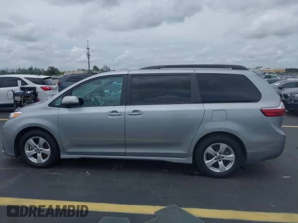 2018 Toyota Sienna LE Auto Access Seat with VIN 5TDKZ3DC5JS939275, listed as a IAAI auction lot 42752731 with 34,362 mi miles and . Bid and sale history available at DreamBid. Image 14.