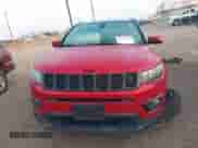 2019 Jeep Compass Altitude z VIN 3C4NJCBB4KT755810, wystawiony jako IAAI lot #41197022 z przebiegiem 66 456 mil mil oraz . Historia ofert i sprzedaży dostępna na DreamBid. Obrazek 13.