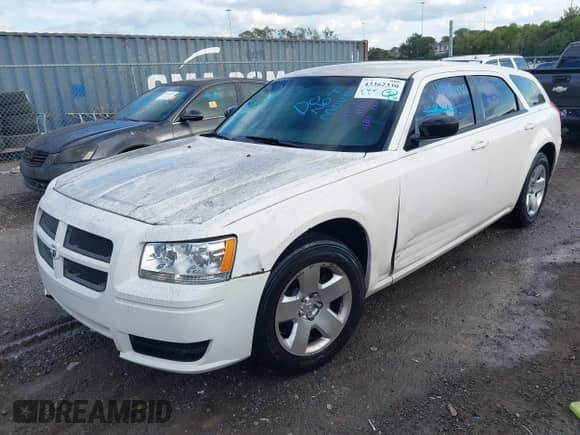 2008 Dodge Magnum with VIN 2D4FV47T58H167998, listed as a IAAI auction lot 43362330 with 151,332 mi miles and . Bid and sale history available at DreamBid. Image 2.
