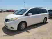 2017 Toyota Sienna XLE Auto Access Seat z VIN 5TDYZ3DC5HS802812, wystawiony jako Copart lot #67939275 z przebiegiem Nie podano mil oraz Szkoda całkowita • Salvage title. Historia ofert i sprzedaży dostępna na DreamBid. Obrazek 1.