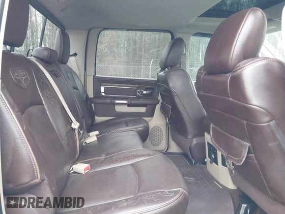 2016 Ram 1500 Limited z VIN 1C6RR7WM4GS125993, wystawiony jako IAAI lot #41394198 z przebiegiem 113 681 mil mil oraz . Historia ofert i sprzedaży dostępna na DreamBid. Obrazek 8.