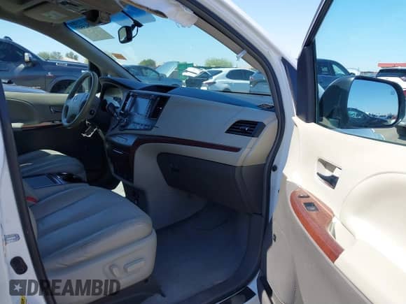 2013 Toyota Sienna XLE AAS with VIN 5TDYK3DC6DS381794, listed as a IAAI auction lot 41845507 with 160,290 mi miles and . Bid and sale history available at DreamBid. Image 5.