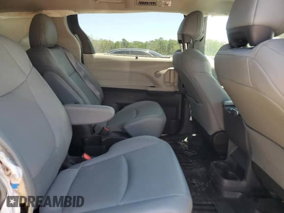 2023 Toyota Sienna XLE z VIN 5TDYSKFC3PS098717, wystawiony jako Copart lot #66670995 z przebiegiem 23 280 mil mil oraz Szkoda całkowita • Salvage title. Historia ofert i sprzedaży dostępna na DreamBid. Obrazek 11.