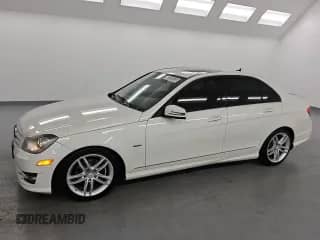 2012 Mercedes-Benz C 250 Sport с VIN WDDGF4HB8CR214816, выставлен на аукционе Copart как лот 80035555 с пробегом 137 348 миль миль и Чистый • Clean title. История ставок и продаж доступна на DreamBid. Изображение 1.