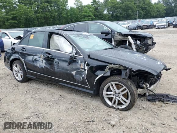 2014 Mercedes-Benz C 300 Sport с VIN WDDGF8AB9EG235349, выставлен на аукционе Copart как лот 60460885 с пробегом Не указан миль и Чистый • Clean title. История ставок и продаж доступна на DreamBid. Изображение 4.
