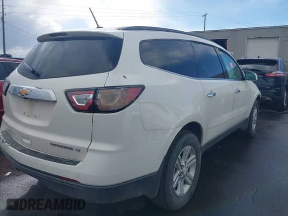 2013 Chevrolet Traverse LT with VIN 1GNKRJKD5DJ222030, listed as a IAAI auction lot 43364444 with 193,870 mi miles and . Bid and sale history available at DreamBid. Image 4.