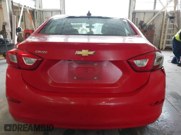 2019 Chevrolet Cruze z VIN 1G1BJ5SM8K7102927, wystawiony jako IAAI lot #42318177 z przebiegiem 103 442 mil mil oraz . Historia ofert i sprzedaży dostępna na DreamBid. Obrazek 16.