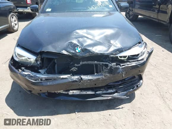 2019 BMW 5 Series 530e xDrive z VIN WBAJB1C53KB375221, wystawiony jako IAAI lot #42497010 z przebiegiem 71 574 mil mil oraz . Historia ofert i sprzedaży dostępna na DreamBid. Obrazek 6.