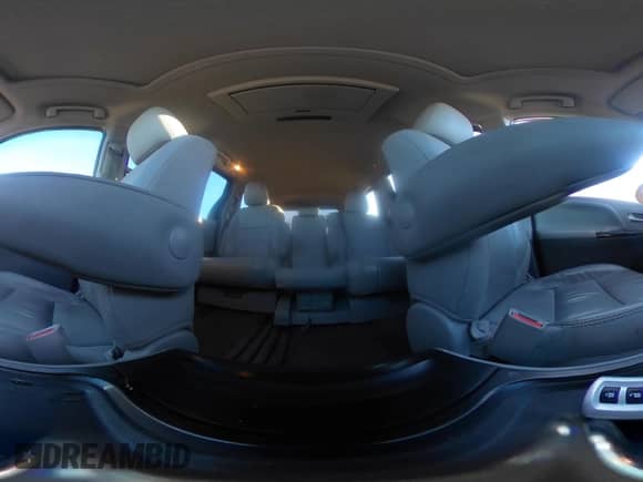 2017 Toyota Sienna XLE Auto Access Seat z VIN 5TDYZ3DC2HS805845, wystawiony jako IAAI lot #41456888 z przebiegiem 138 475 mil mil oraz . Historia ofert i sprzedaży dostępna na DreamBid. Obrazek 20.