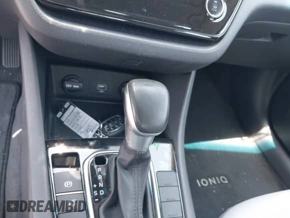 2022 Hyundai Ioniq SE с VIN KMHC75LC0NU279554, выставлен на аукционе IAAI как лот 42760774 с пробегом Не указан миль и . История ставок и продаж доступна на DreamBid. Изображение 11.