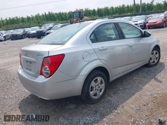 2016 Chevrolet Sonic LS с VIN 1G1JA5SG2G4175032, выставлен на аукционе IAAI как лот 42932591 с пробегом 153 869 миль миль и . История ставок и продаж доступна на DreamBid. Изображение 4.