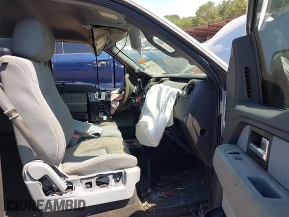 2014 Ford F-150 XLT z VIN 1FTFW1CF1EKF68283, wystawiony jako IAAI lot #43175606 z przebiegiem 174 721 mil mil oraz . Historia ofert i sprzedaży dostępna na DreamBid. Obrazek 5.